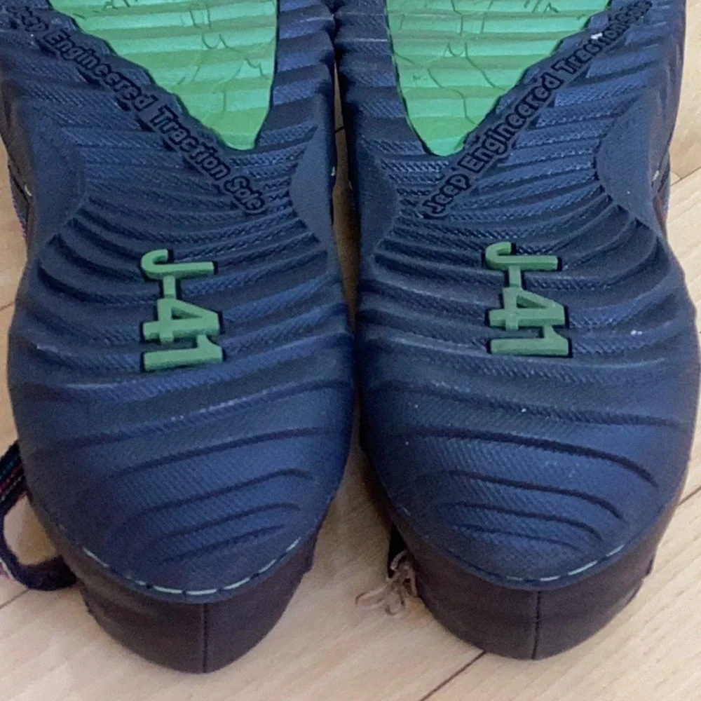 Jeep J-41 shoes, women’s size 9.5